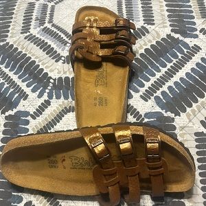 EUC Birki’s sandals! Copper colored size 40-L9M7.